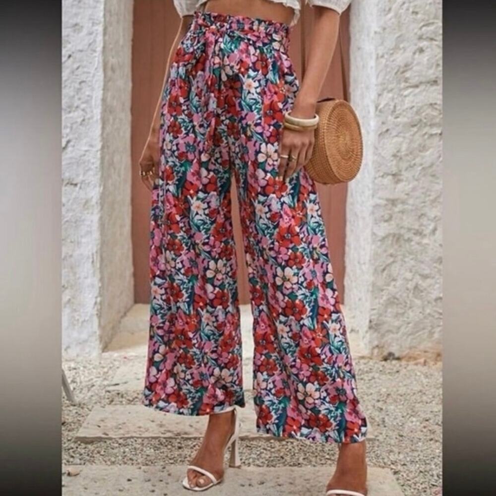 NWOT SHEIN Frenchy Floral Wide Leg Cropped Pants Women’s Size Small
